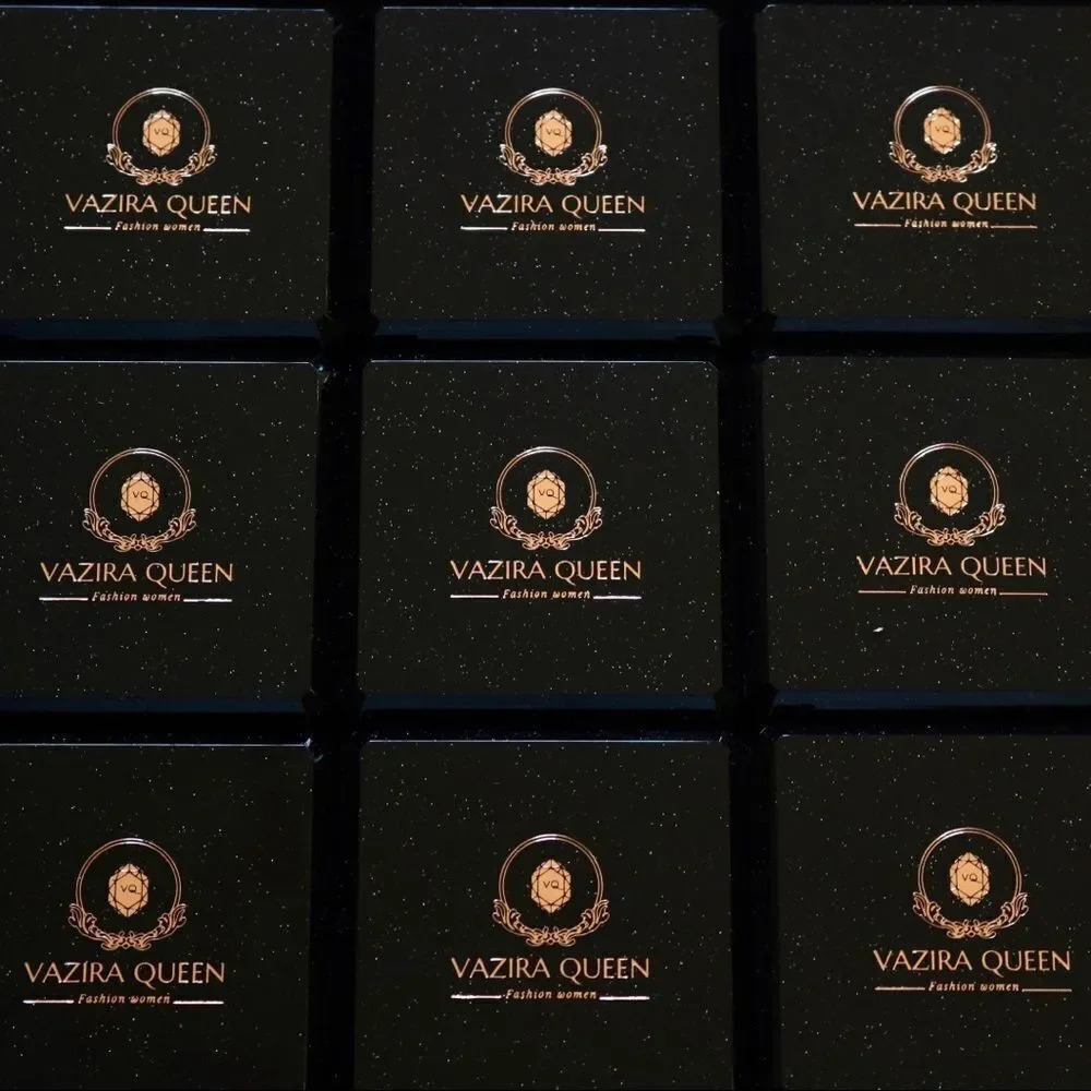 VQ Queen Sign Brooch - Picture 7 of 7